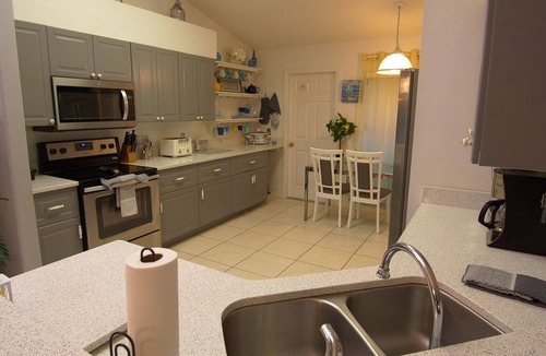 Thousand Oaks House | Chic 6bdrm sunny home w saltwater pool &sp