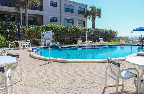 Belleair Beach Condo | Chic and comfortable Gulf front condo snowbird and dog friendly pool beaches