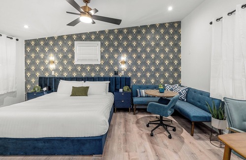 Hendersonville Hotel | Chic and Cozy Getaway