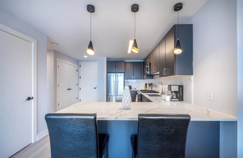 New Rochelle Apartment | Chic Apt with Indoor Pool & Gym
