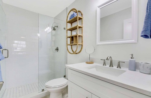 Hunt Club Cottage | Chic Coastal Cottage PGA National with New Decor Close to Beaches, Golf & More!