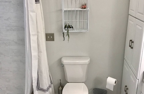 Sanford House | Chic Farmhouse - Sleeps 8 - near Orlando