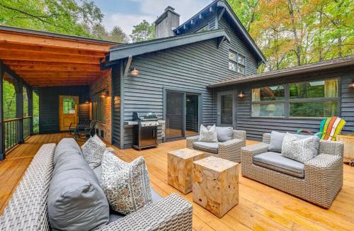 Highlands House | Chic Highlands Cabin Retreat w/Deck + Office!