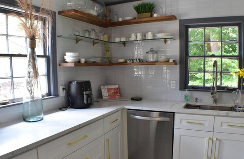 Decatur House | Chic Intown Duplex @ MARTA- Emory-CDC-Dekalb Medical