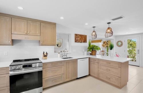 Longbeach Village House | Chic Longboat Key Retreat, Close to Beach and Dining!