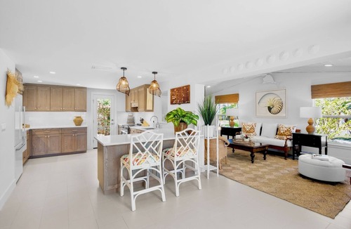 Longbeach Village House | Chic Longboat Key Retreat, Close to Beach and Dining!