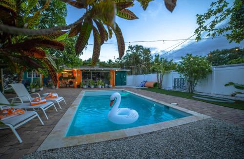 Edgewood House | Chic MangoTree villa Private Heated Pool