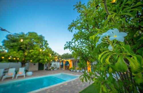 Edgewood House | Chic MangoTree villa Private Heated Pool