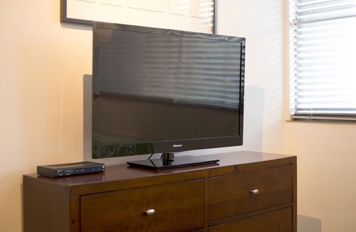 Brookwood Apartment | Chic Premium Studio Apartment (G) - Includes Weekly Cleanings w/ Linen Change