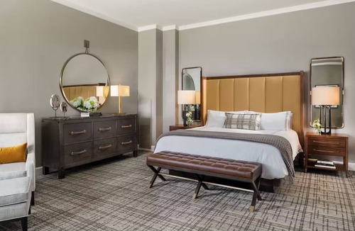 Braselton Hotel | Chic Private Room w/Enchanting Details Perfect for Golf or Tennis Weekends