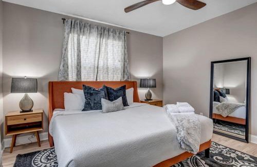 Southbank Apartment | Chic riverfront apartment in downtown San Marco