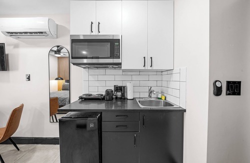 West Avenue Hotel | Chic SoBe Studio | Free Parking & More