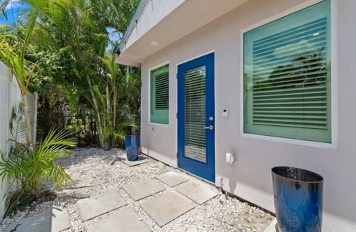 Palm Beach Gardens Apartment | Chic Upscale Tiny House with WiFi and AC Best Location in Palm Beach Gardens