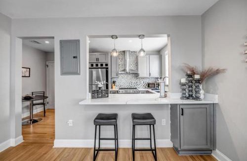 Southbank Apartment | Chic Waterfront Apartment in Downtown San Marco