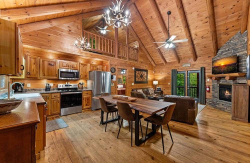 McCaysville Cabin | Chimney Path on Fightingtown Creek - Pet Friendly | Creekside Firepit | Game Room