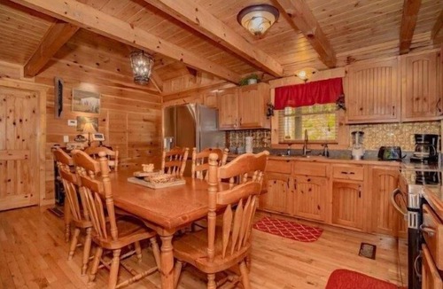 Gatlinburg Cabin | Chipmunk Corner - No Pet Fee