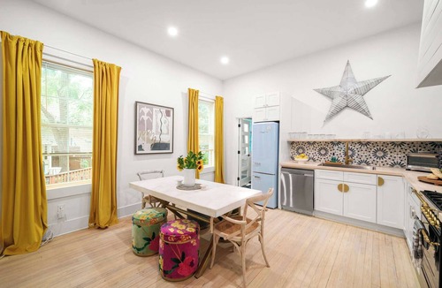 Midtown Apartment | Chiquita Banana