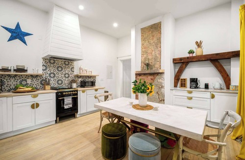 Midtown Apartment | Chiquita Banana