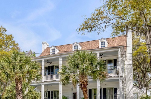 The Old Commons House | Circa 1785- Whole Hotel!