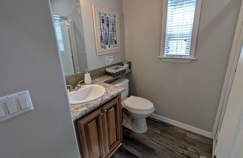 Deltona Lakes Cabin | Citrus Lodge. 70" TV. Patio, Quiet,Private Patio & Free Parking