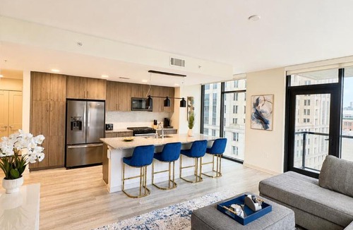 Peachtree Center Apartment | City Blue Luxury 2BR Highrise Year-Round Pool Balcony Skyline Views