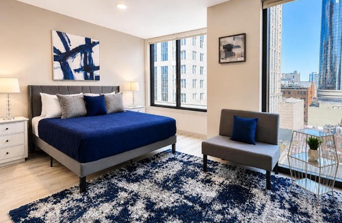Peachtree Center Apartment | City Blue Luxury 2BR Highrise Year-Round Pool Balcony Skyline Views