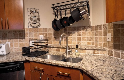 West End Condo | City Condo w/Den 7 Min to Stadium