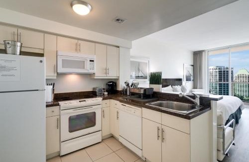Coconut Grove House | City View Balcony steps from Restaurants, Peacock Park & Marina