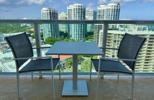 Coconut Grove House | City View Balcony steps from Restaurants, Peacock Park & Marina