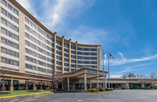 Mount Laurel Hotel | Clarion Hotel & Suites