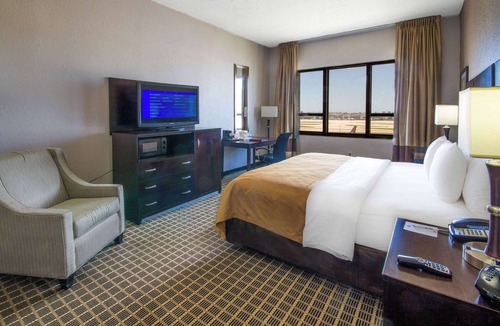 Miami Springs Hotel | Clarion Inn & Suites Miami International Airport