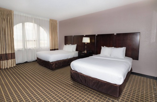Miami Springs Hotel | Clarion Inn & Suites Miami International Airport