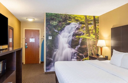 Harrisonburg Hotel | Clarion Pointe Harrisonburg