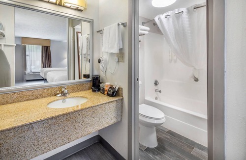 Morrow Hotel | Clarion Pointe Morrow - Atlanta South