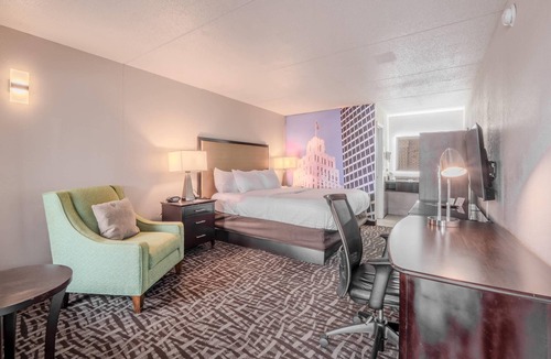 Winston - Salem House | Clarion Pointe Winston – Salem Downtown
