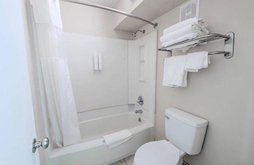 Winston - Salem House | Clarion Pointe Winston – Salem Downtown