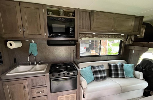 Seymour House | Class-C Smoky Mtn Adventure - 2016 Winnebago Spirit (aka Minnie Winnie)