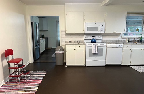 Hanahan House | Classic 3-bedroom 2-full bath Bungalow in Old Hanahan with Sunroom and Yard