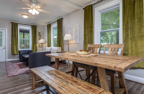 High Springs House | Classic Bungalow on Corner Lot - Screened Porch, Fenced Yard, Firepit & Grill
