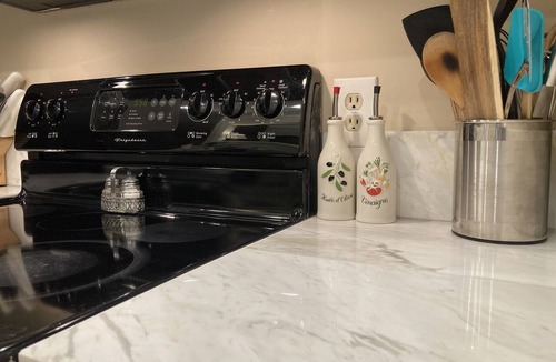 Athens Condo | Classic City 3 bed 2 bath condo with deck close to Five Points & UGA in Athens