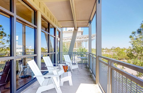Port St. Joe Condo | Classic Dog-Friendly Condo with Shared Pool, High-Speed WiFi, and Central AC