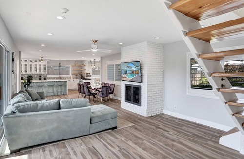 Cypress Lakes Villa | Classic Florida 6 Bedroom Heated Pool 10 mins to the beach Dog Friendly