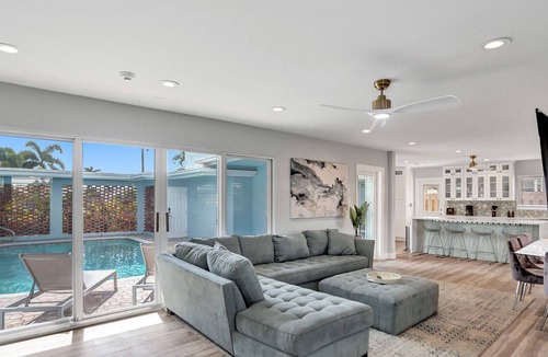 Cypress Lakes Villa | Classic Florida 6 Bedroom Heated Pool 10 mins to the beach Dog Friendly