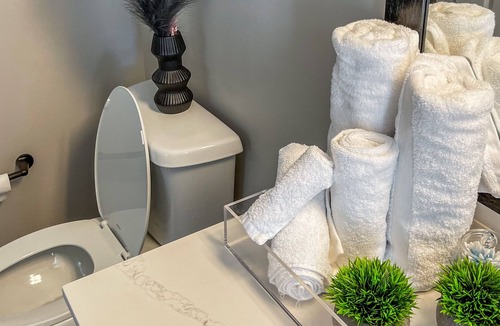 Summerhill Apartment | Classy Clean 1BR w Rooftop Views - Heart of the City