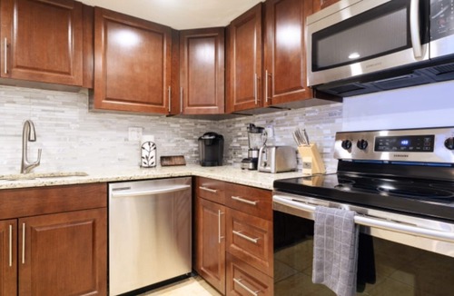 Weston Condo | Classy Comfortable Condo - Close to everything