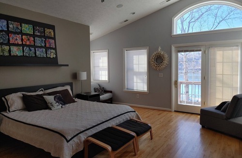Ingles House | Claytor Lake Waterfront on Beach Drive