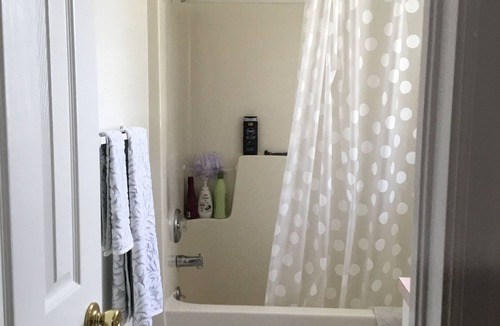 Englewood East House | clean an quiet 2 beds 2 bath house