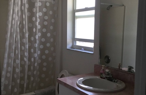 Englewood East House | clean an quiet 2 beds 2 bath house