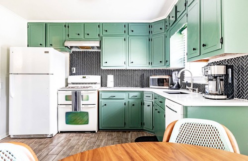 Berclair House | Clean and Comfy 3 Bedroom House (Sleeps 8)