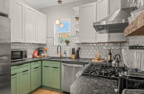 Fishtown House | Clean and Comfy King Bed Steps to Fishtown Fun